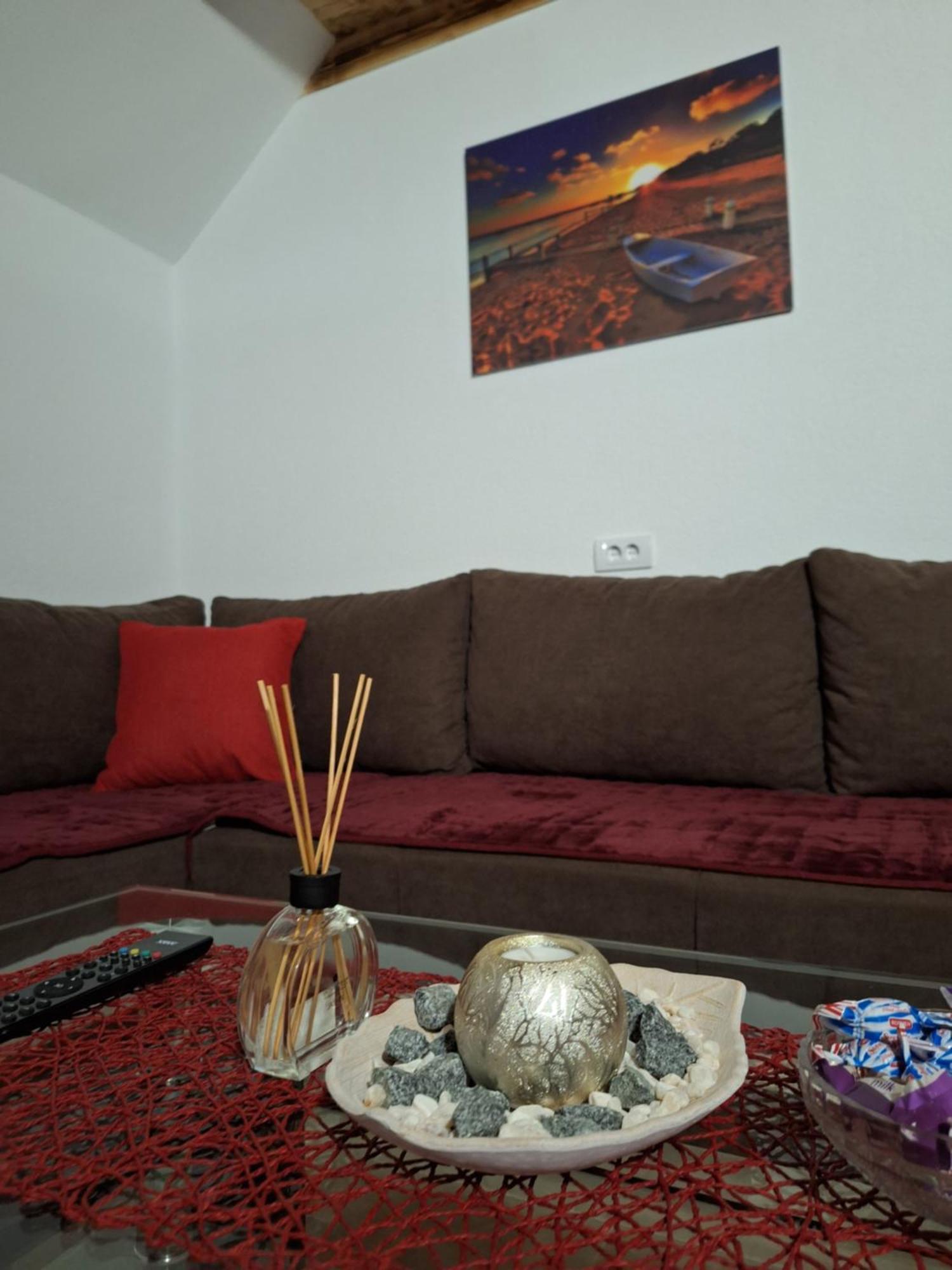 Apartmani Lena ปลูชิเน ภายนอก รูปภาพ