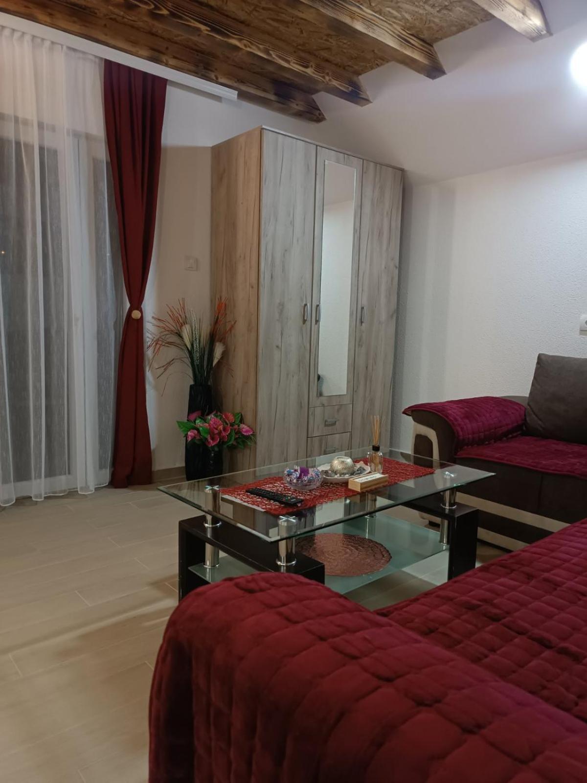 Apartmani Lena ปลูชิเน ภายนอก รูปภาพ