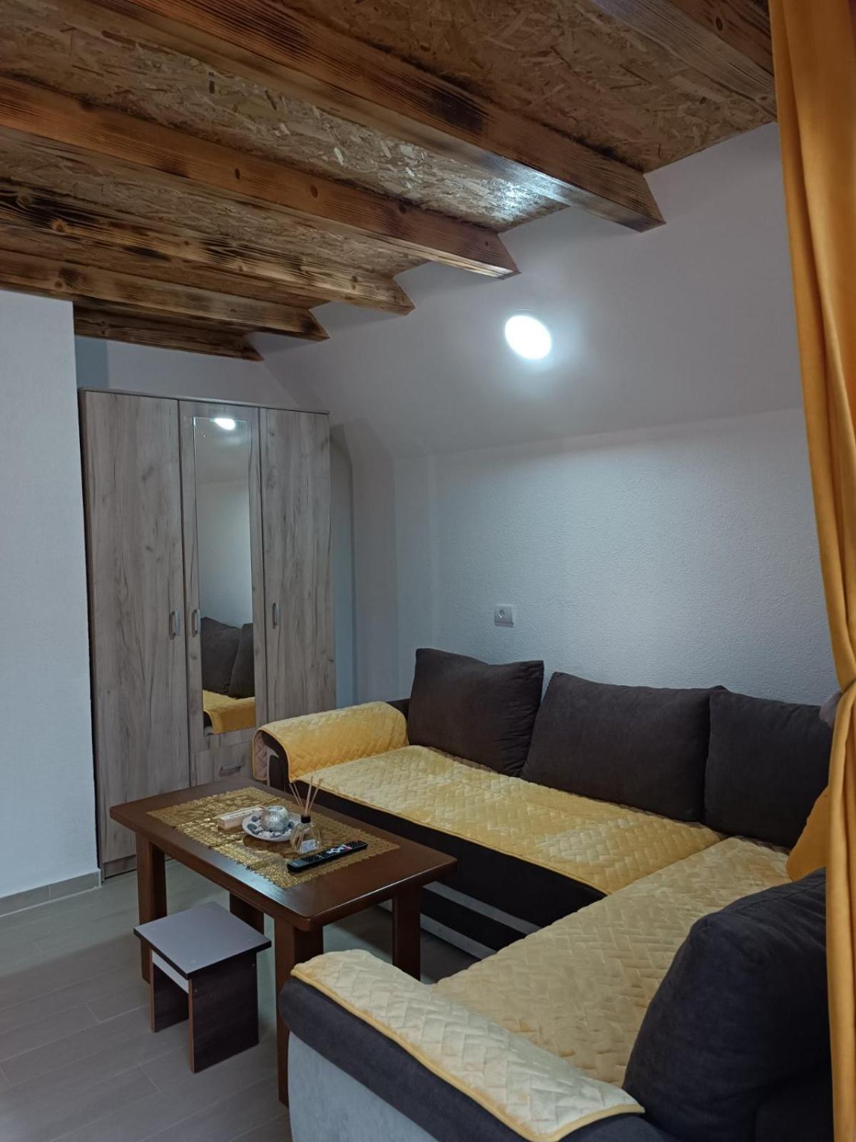Apartmani Lena ปลูชิเน ภายนอก รูปภาพ