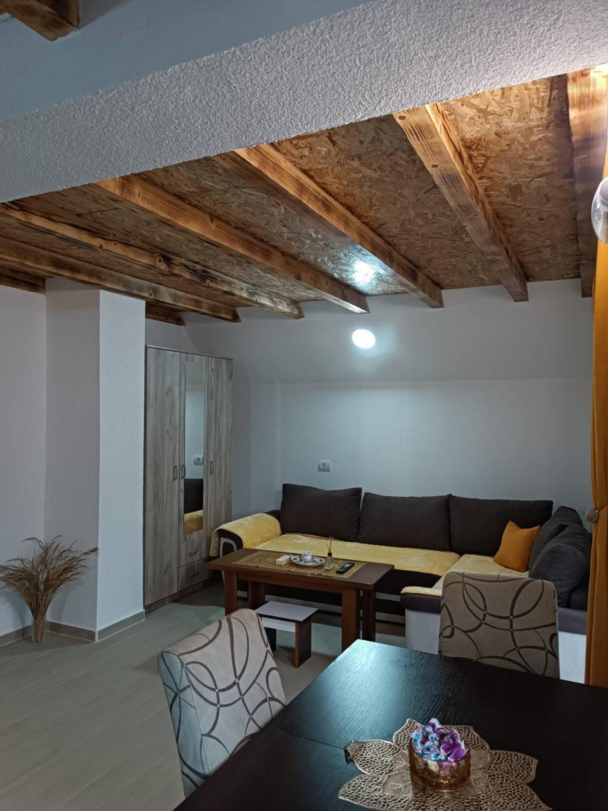 Apartmani Lena ปลูชิเน ภายนอก รูปภาพ