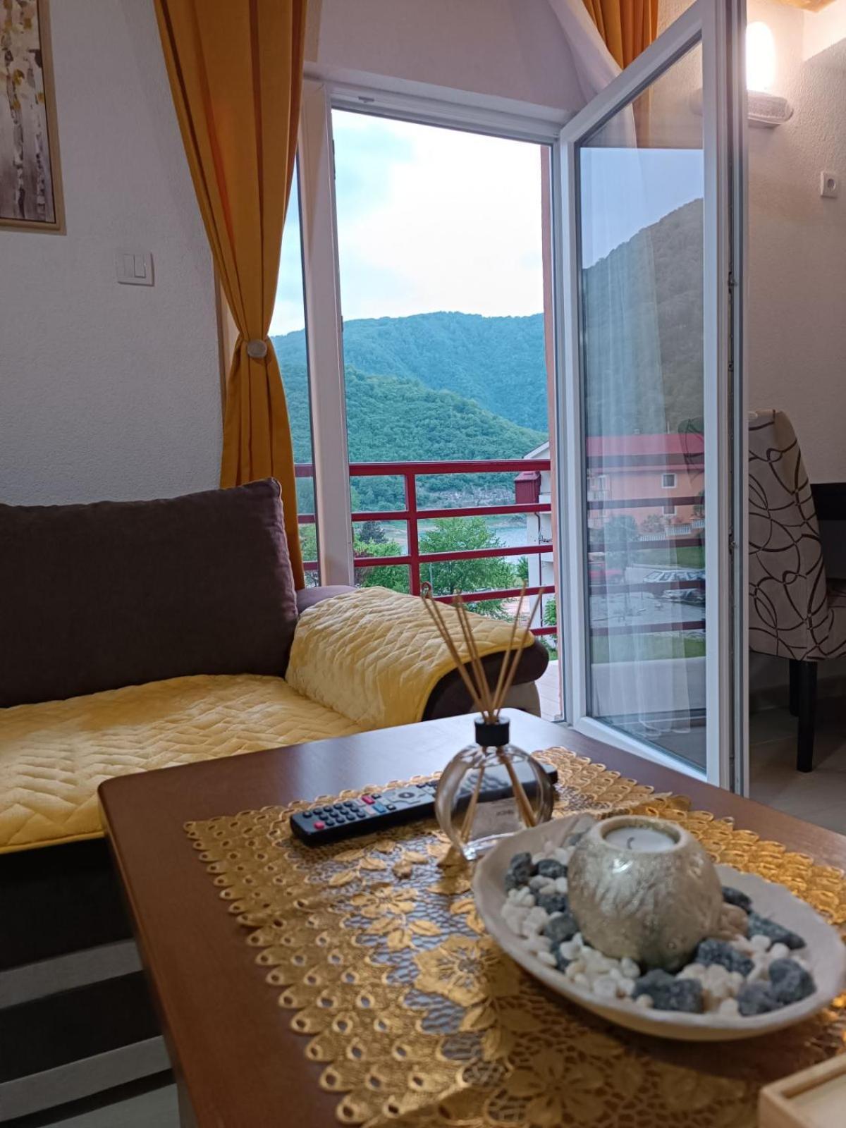 Apartmani Lena ปลูชิเน ภายนอก รูปภาพ